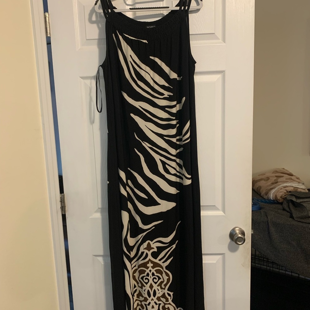SOHO 2X Black and Cream Spaghetti Strap Sheath Maxi Dress